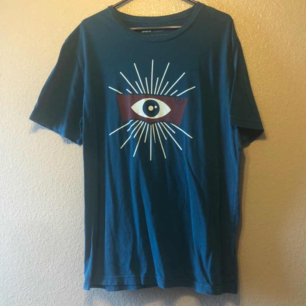 levi’s graphic tee